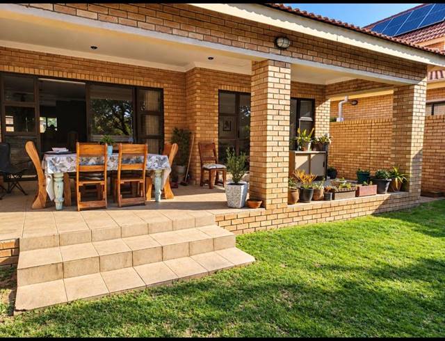 3 BEDROOM APARTMENT FOR SALE IN VAALPARK